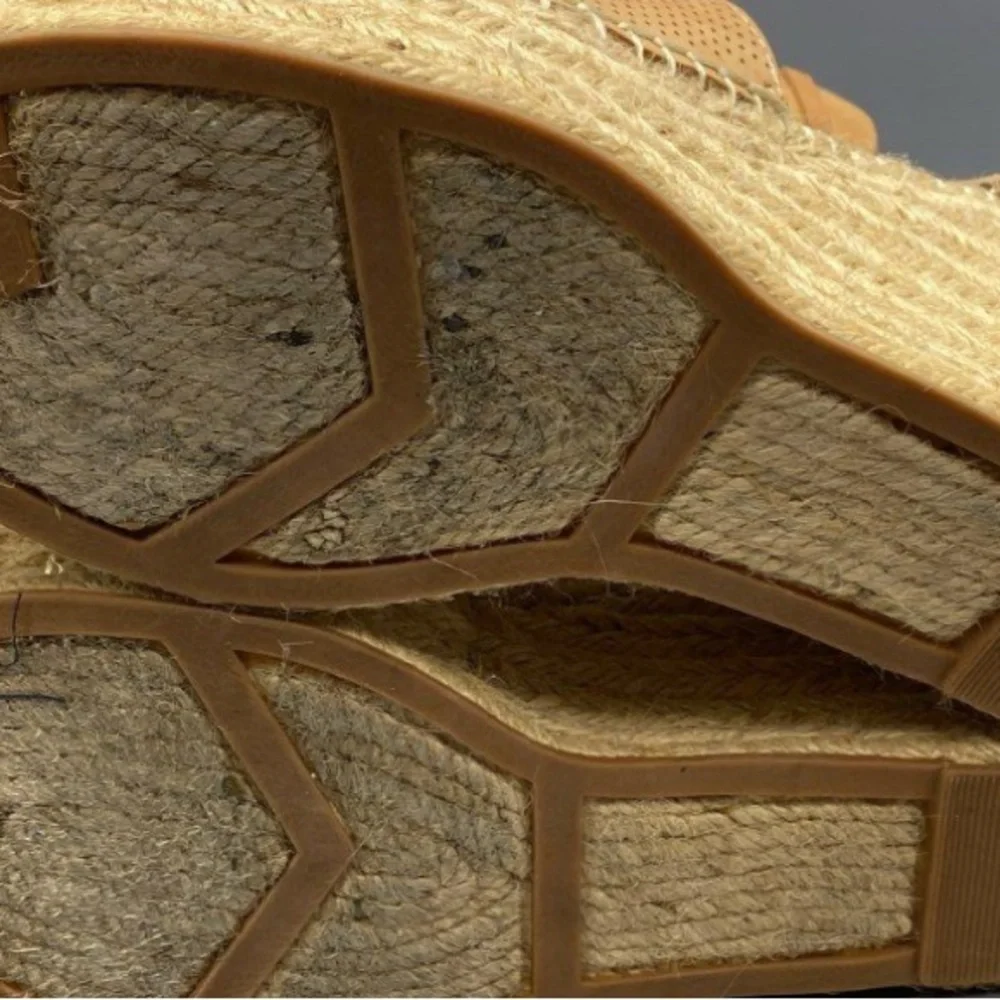 Marc Fisher woman’s Tan‎ perf Leather Espadrille Wedge Plataform Sandals size6.5